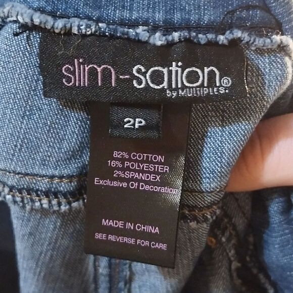 Slim-sation by Multiples Women's 2P Blue Jeans Capri Embroidery Flowers New - Picture 5 of 6